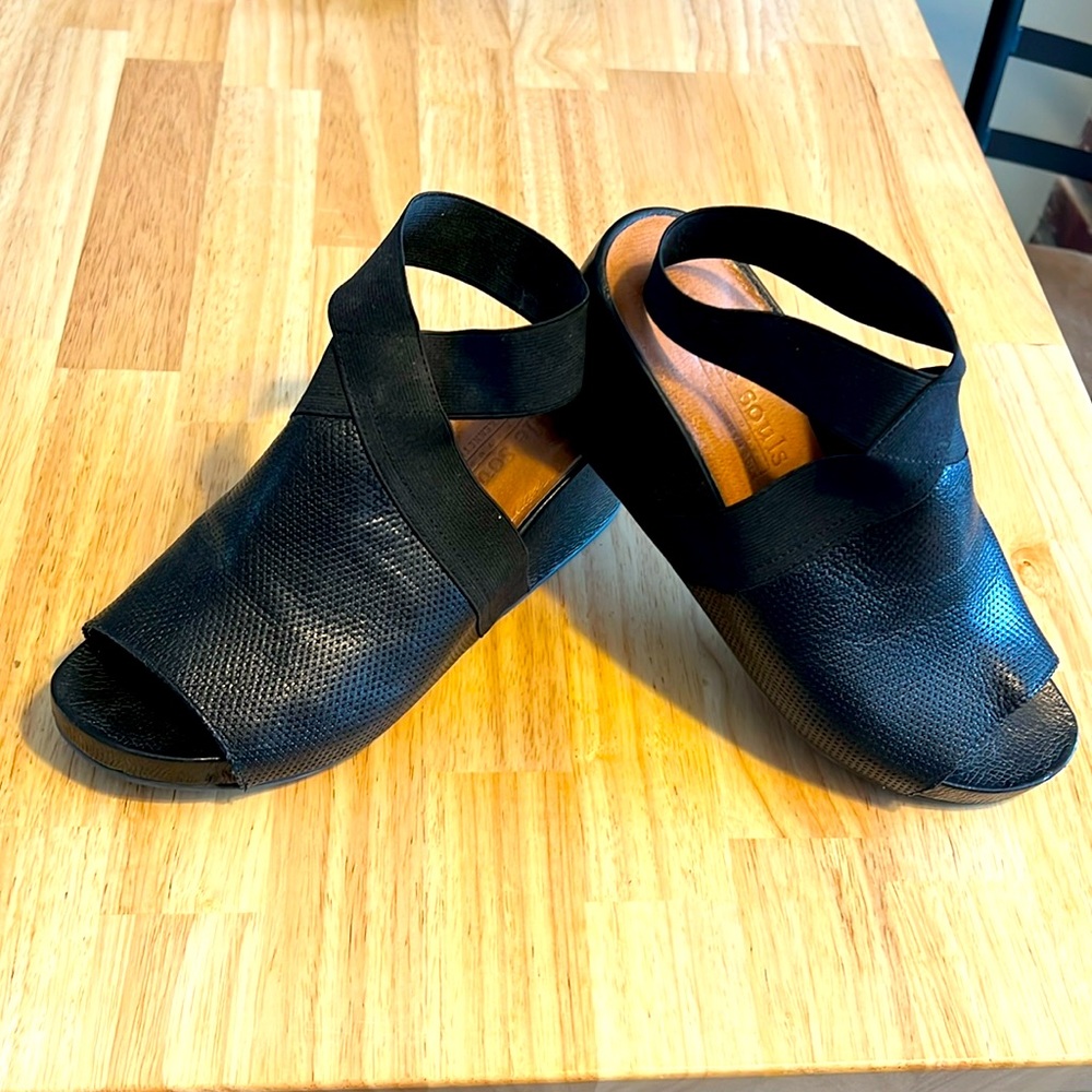 Kenneth Cole leather wedge size 9